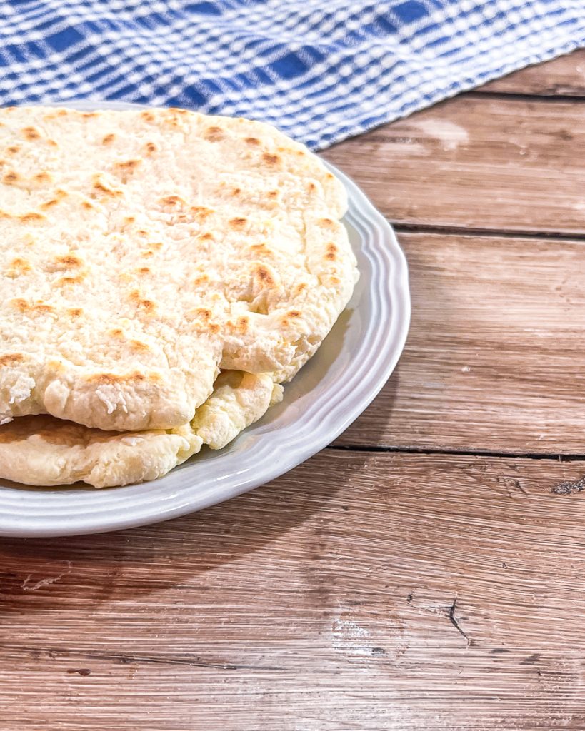 Una ricetta semplice e veloce per preparare il pane in padella, da